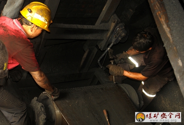 鶴煤三礦檢修保安全