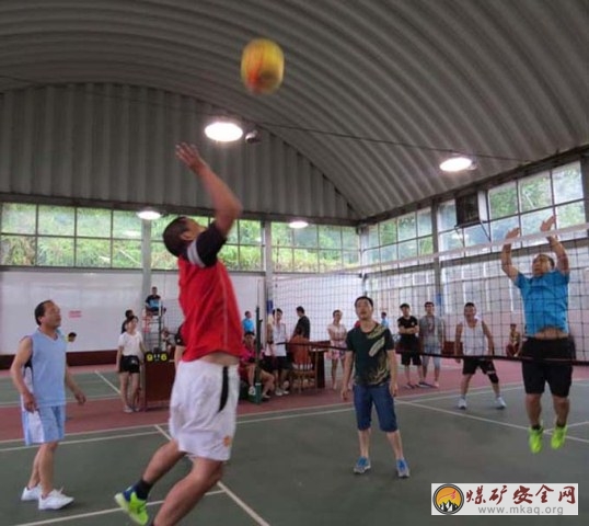 廣西高峰礦業公司氣排球賽職工參與程度異常積極