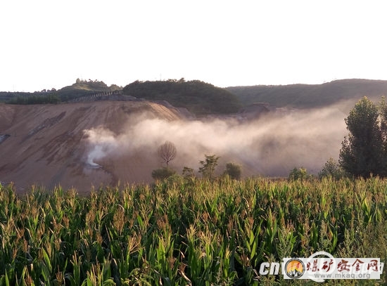 銅川王石凹煤礦煤矸石自燃散發毒氣 村民不敢開窗(組圖)