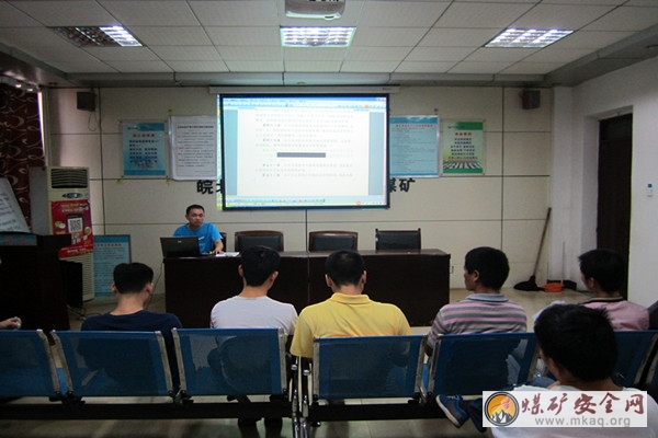 皖北煤電集團五溝煤礦采煤團支部開展井下維修電工練兵活動