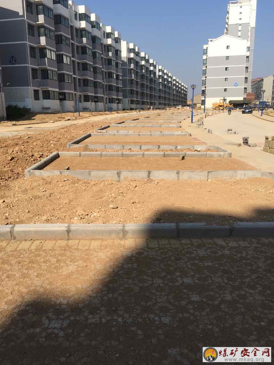 陝煤澄合王村社區金水小區加快“生態車位”建設