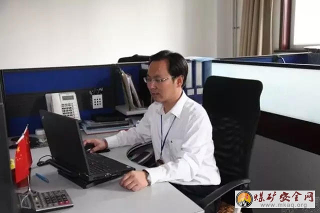 和所有以夢為馬的詩人一樣，我選擇永恒的事業……