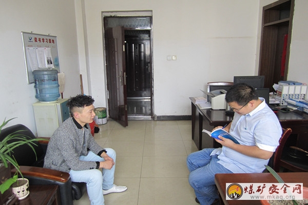 皖北煤電集團五溝煤礦采煤團支部開展“談心”活動