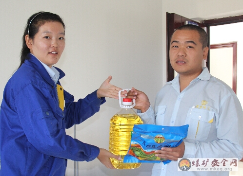 天業化工公司工會古爾邦節前夕慰問少數民族職工