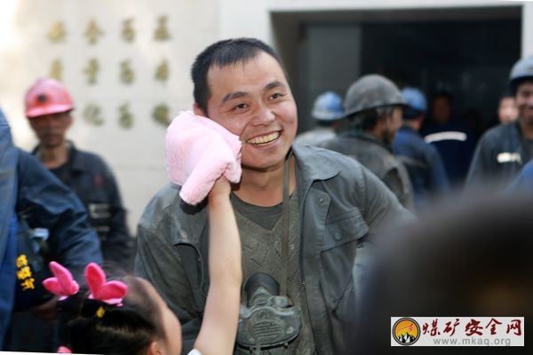 守望礦工的平安幸福——記全國五一巾幗標兵崗下石節礦礦嫂安全協管服務站的好礦嫂們