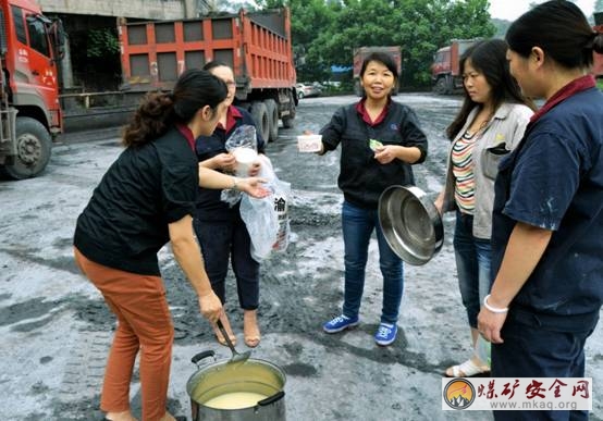 川煤達竹石板廠工會 中秋月餅傳遞節日溫馨