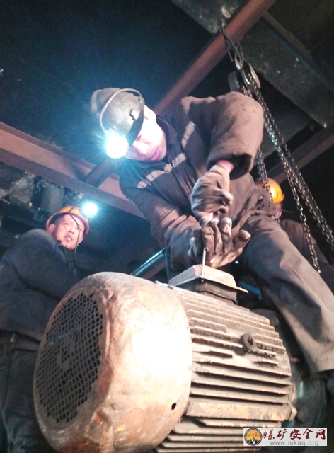 鶴煤三礦“三到位”加大機電設備維修管理