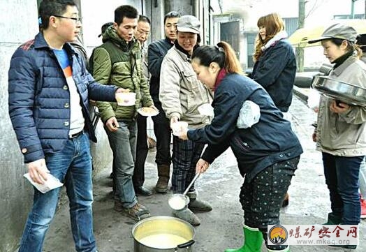川煤達竹石板廠工會 開展“禦寒潮 送溫暖”活動