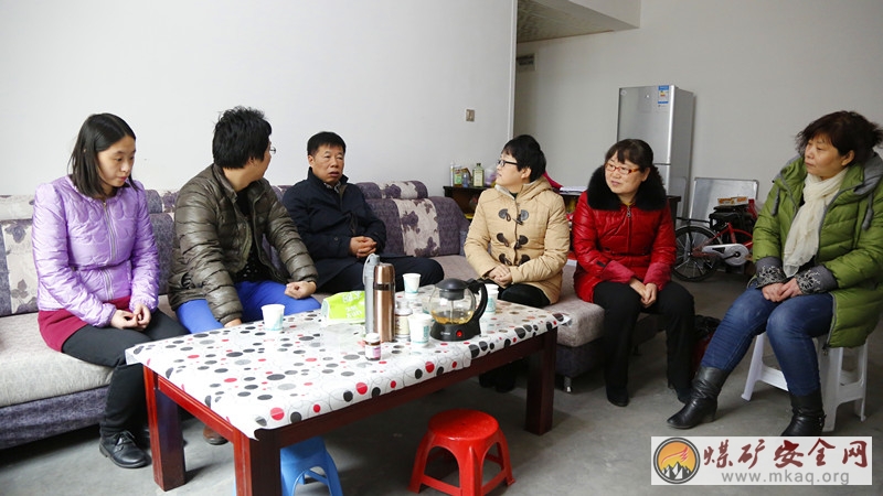 澄合電力中心開展節前走訪慰問送溫暖活動