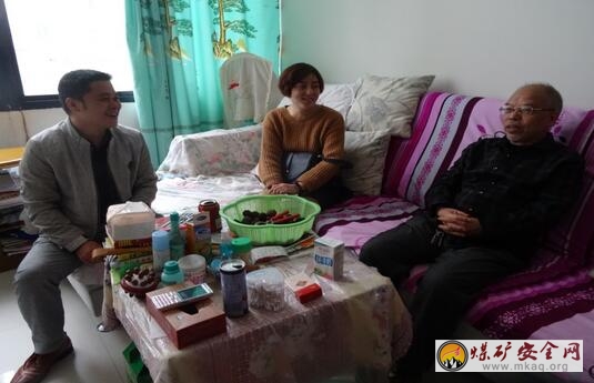 彝良縣煤炭工業局重陽節看望慰問單位退休老幹部