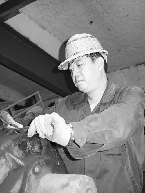 洗煤線上盡職責——記老虎台礦選煤廠洗煤二隊隊長邱益新