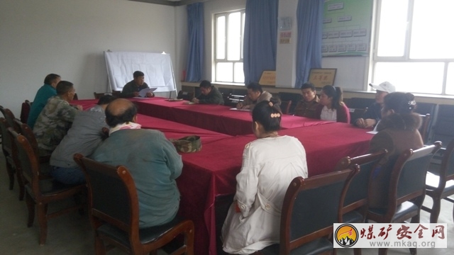 新疆兵團一師塔河礦業榆樹嶺煤礦認真學習黨的 十八屆六中全會和自治區及師市黨代會精神