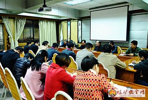 川煤達竹石板廠 細摸下情做好年關穩定工作