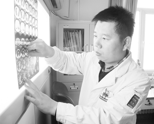 妙手溫如玉仁心永飛揚——記總醫院腫瘤內科二病房主任張玉揚