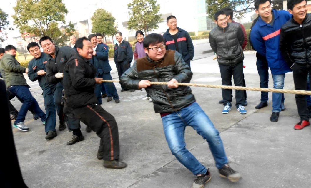 淮北楊柳煤業公司舉辦拔河，百米接力賽等活動，豐了職工兩節文化生活