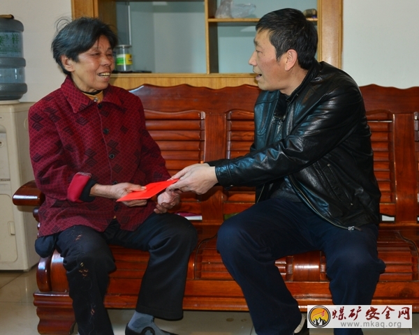 王向陽到攀煤花山礦慰問困難聯係戶