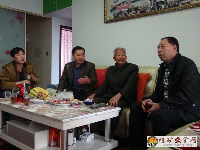 攀煤大寶頂礦節前走訪離退休老軍人