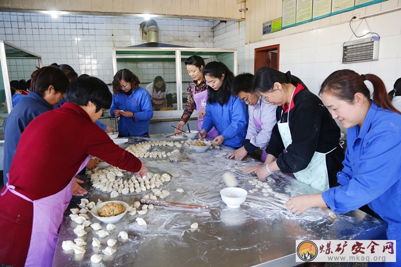 澄合電力中心為堅守崗位職工打造節日“大餐”
