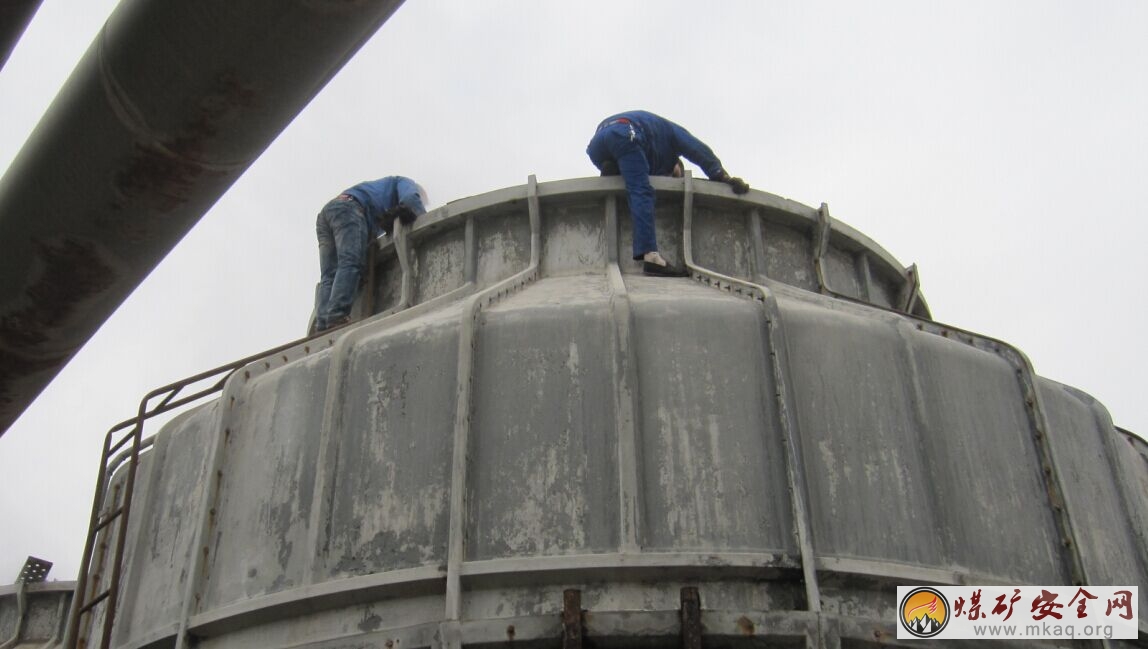 新泰能源公司檢修低濃度發電車間2#冷卻塔