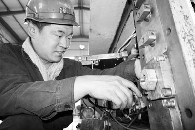 “拿下”波蘭采煤機——記集團公司“首席技師”、新巨龍公司員工劉誌攀