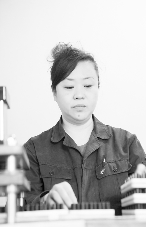 巾幗女將好班長——記撫順礦業集團公司巾幗建功標兵、十一廠雷管車間二班班長孟春越