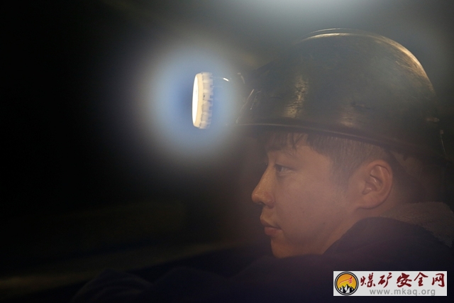 古城煤礦：千米井下的矸石“搬運工”