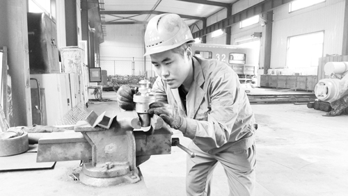 把自己該幹的事幹好──記東露天礦采剝段維修隊鎬鉗組副組長宋海鵬