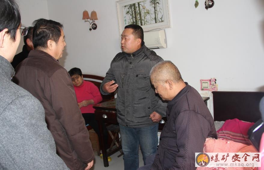 省建材工會張崇華到東華水泥慰問困難職工