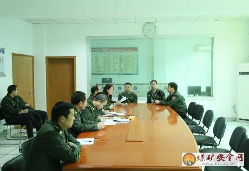 川煤集團芙蓉救消大隊綜合部組織車班及中層管理人員學習道路交通安全文件