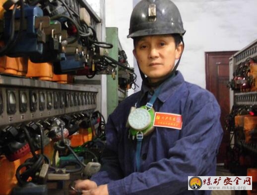 用實幹詮釋礦山職工的責任與擔當——記川煤集團2016年度十佳班組長、達竹公司金剛煤礦采煤二隊生產三班班長魏光紅