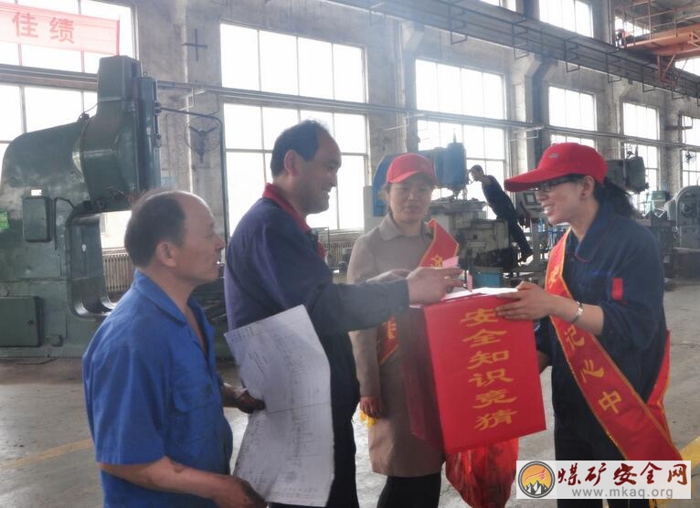魯南裝備公司工會女工委“兩送活動”體現“人本關懷”