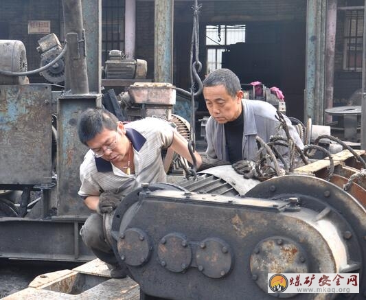 鶴煤三礦“主次分明”抓節支