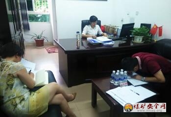攀枝花市西區衛生計生局黨委中心組專題學習省第十一次黨代會精神