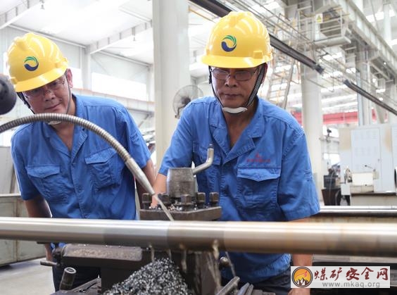 把時間“搶”出來  山東能源重裝集團魯南裝備公司雙節前開啟生產“奔跑模式”