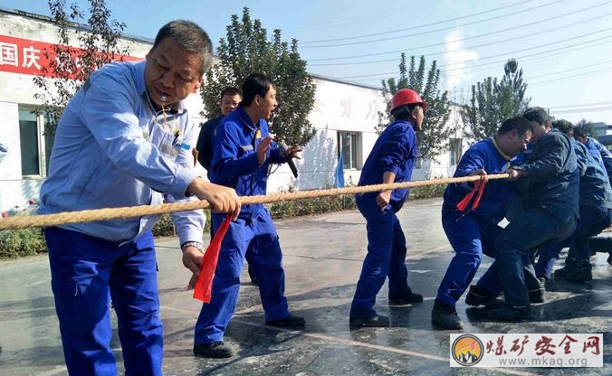 天能電石舉辦“慶國慶 迎中秋”職工拔河比賽