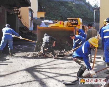 廣西高峰礦業公司開展清潔活動