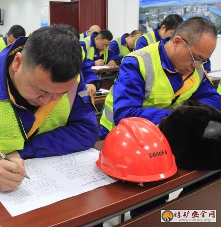 堅持不懈抓學習 入腦入心更入行