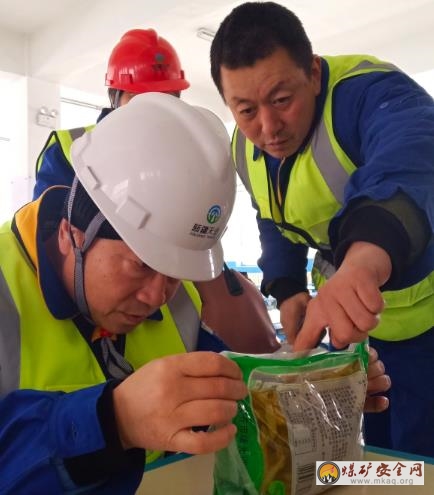 天業集團天能電石開展節前職工食堂專項檢查