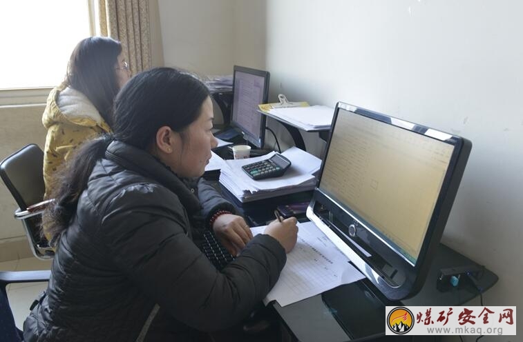 攀煤花山礦299戶困難群體在春節前得到慰問幫扶