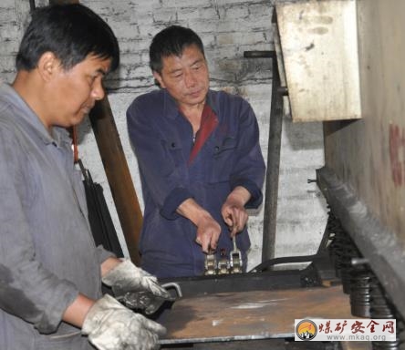 鶴煤三礦改造“液壓剪板機”節支又提效