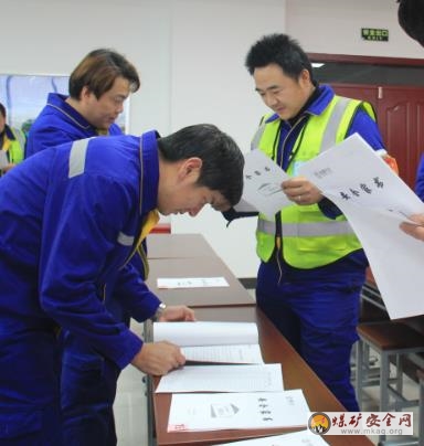 天業集團化工產業工會舉辦職工“安全家書”、“廉政漫畫”展   助力實現首季開門紅
