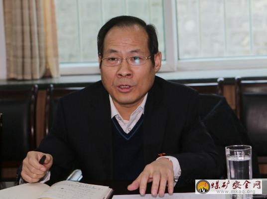 銅川礦業公司黨委書記、執行董事王蓬深入下石節煤礦調研指導工作