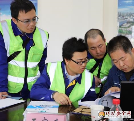 全國危化品重點縣指導服務專家組到天業集團天辰化工廠指導服務