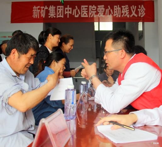 山東能源新礦集團翟鎮煤礦工會慰問殘疾職工