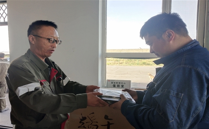 寧夏煤業煤製油化工公管公司渣場管理中心“情係員工、夏送清涼”