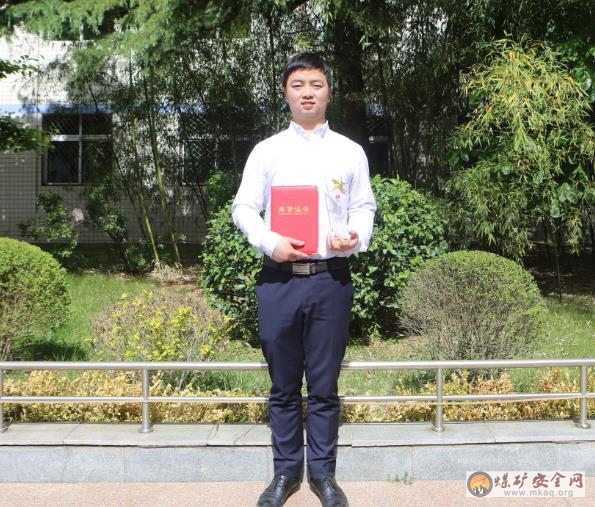 下石節煤礦劉彪榮膺陝煤集團“十佳青年崗位技術明星”載譽歸來