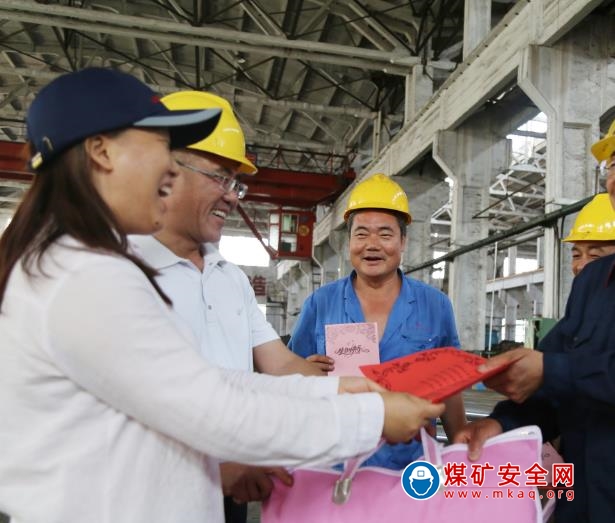 山東能源重裝集團魯南裝備公司：今天是你的生日  讓我為你送上祝福