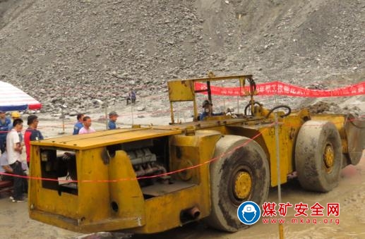 廣西高峰礦業公司鏟運機駕駛員比武現場“曬”出真水平