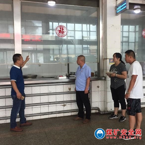 檢查“兩堂一舍”