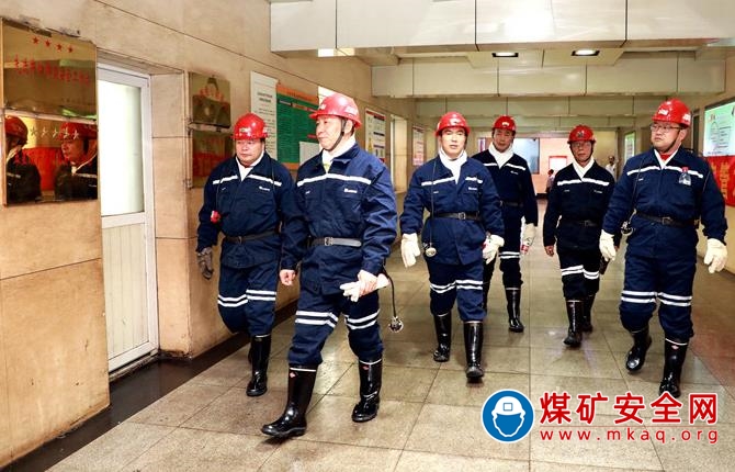郭福忠督導屯蘭礦自動化工作麵建設
